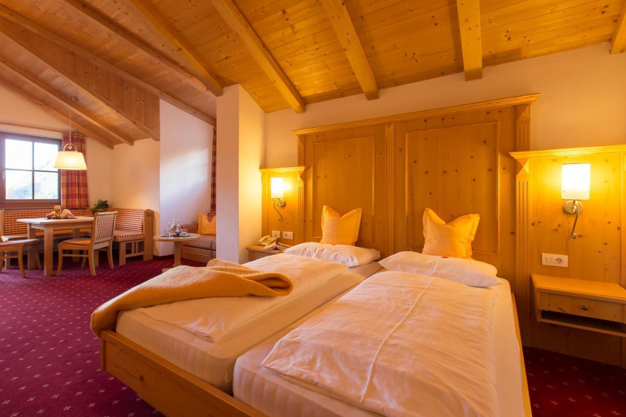 Berghotel Johanneshof Anterselva di Mezzo Exterior photo