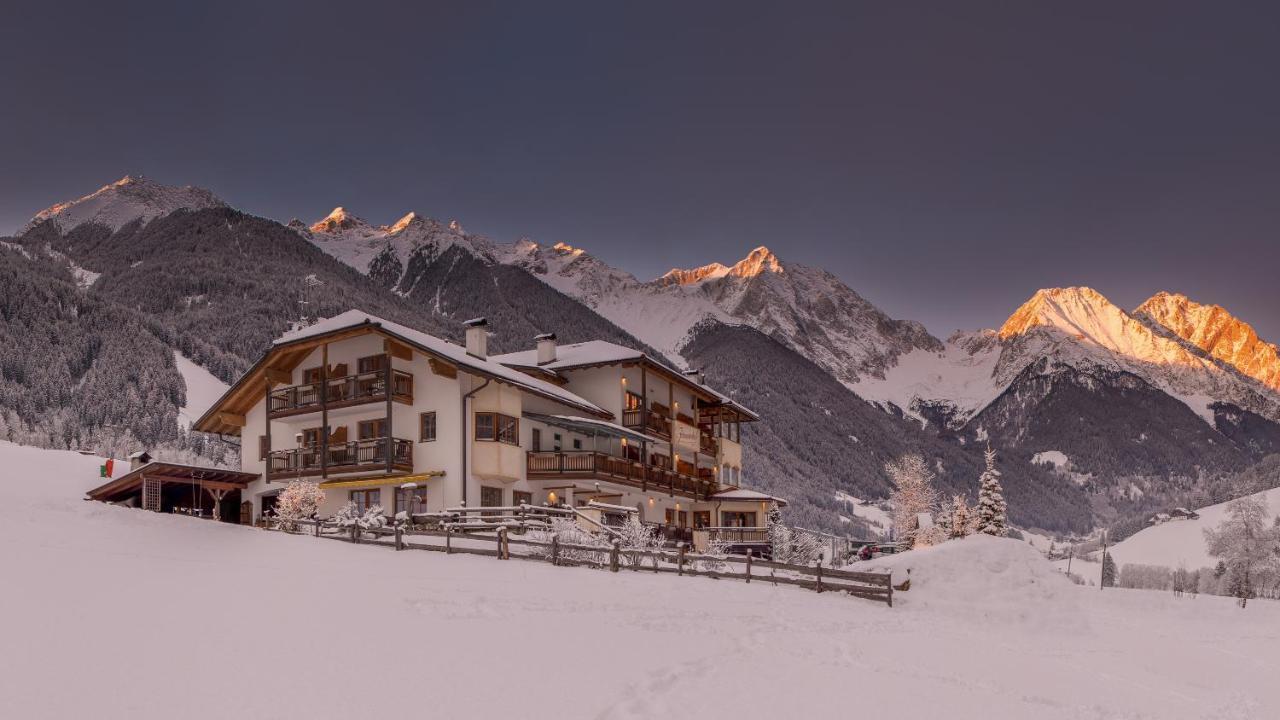 Berghotel Johanneshof Anterselva di Mezzo Exterior photo